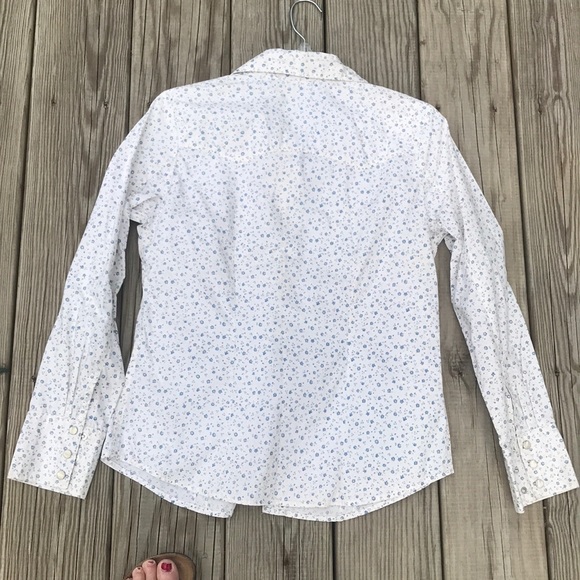 GAP Fitted Pearl Snap Shirt. - Picture 5 of 7